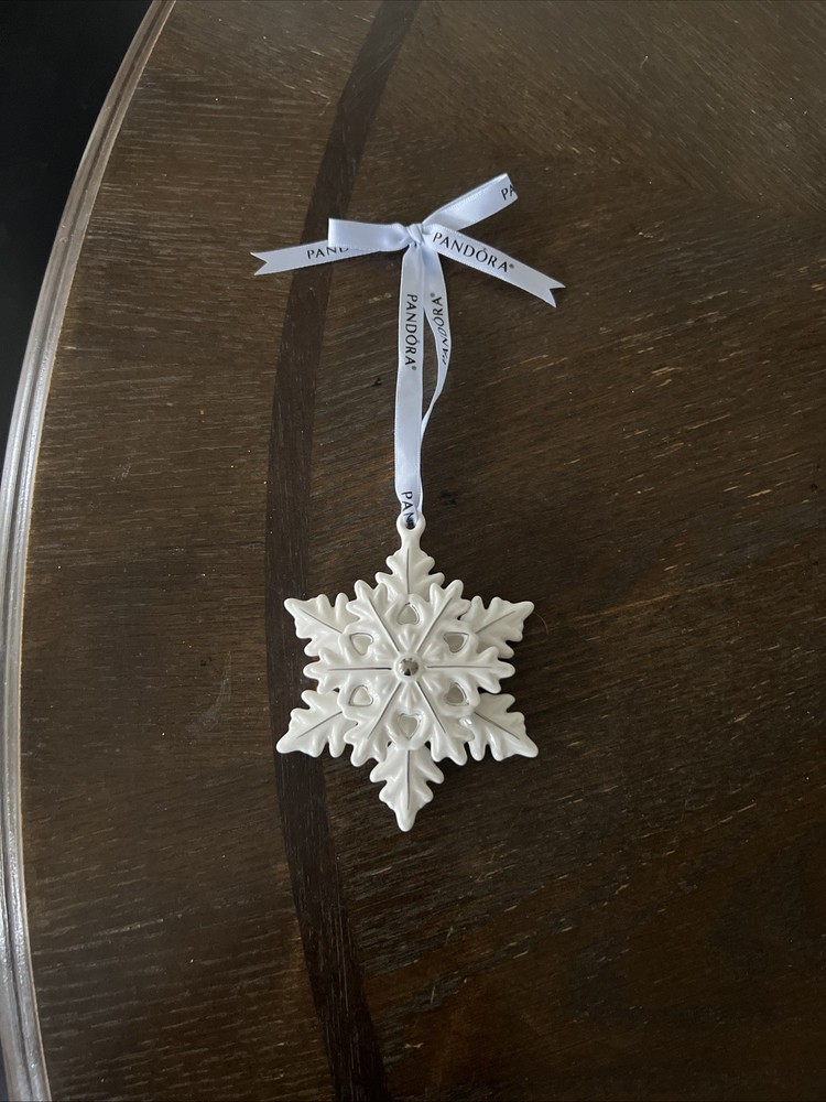 Pandora Snowflake Christmas Ornament 2015 Limited Edition. Excellent Condition