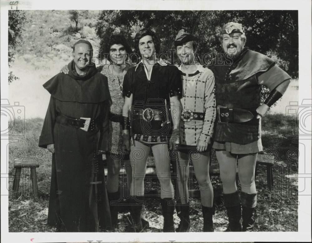 1975 Press Photo Dick Gautier with fellow stars of 