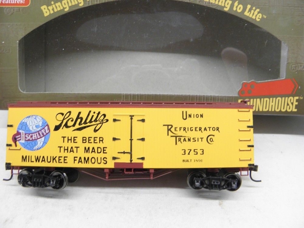 Roundhouse 36' Wood Reefer - Shlitz / Urtc #3753 -Ho Scale Factory Car Lot -B