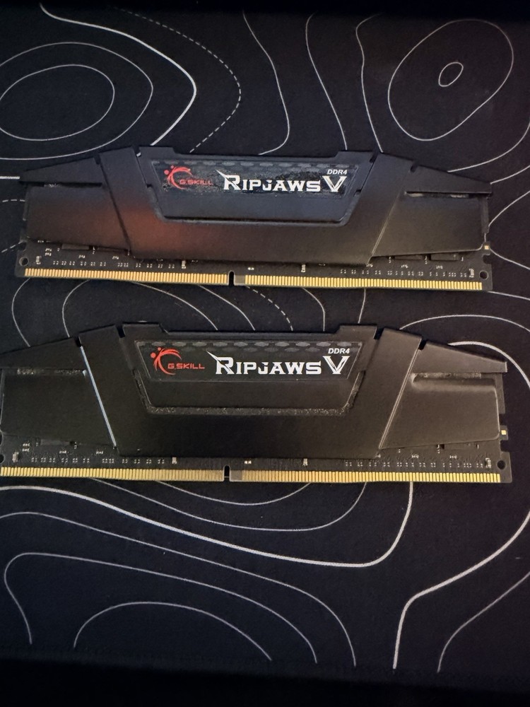 G. SKILL Ripjaws V 32GB (2 x 16GB) (DDR4-3600) Memory (F43600C18D32GVK)