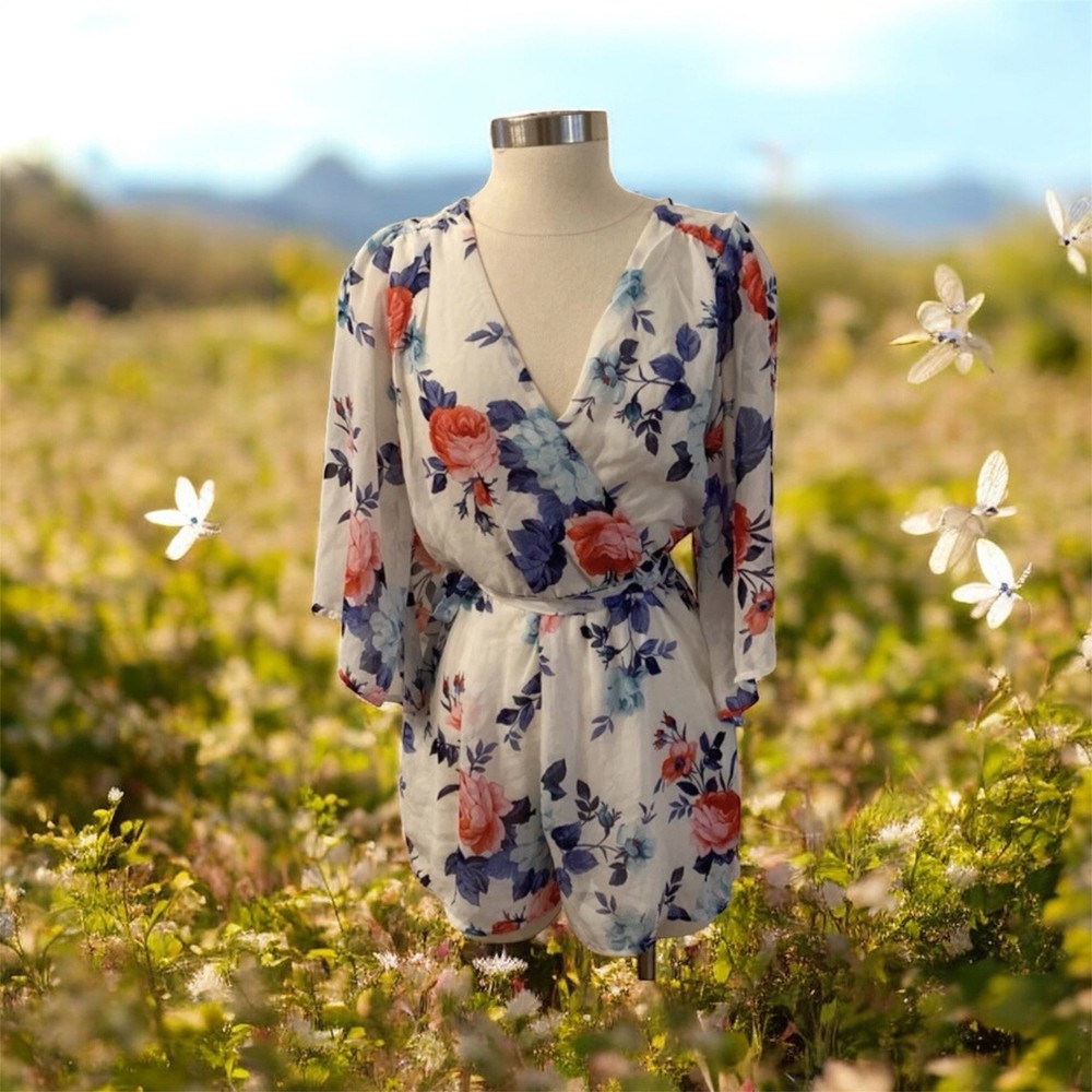 Charlotte Russe white floral romper with bell sleeves sz Xl Y2k resort vacations