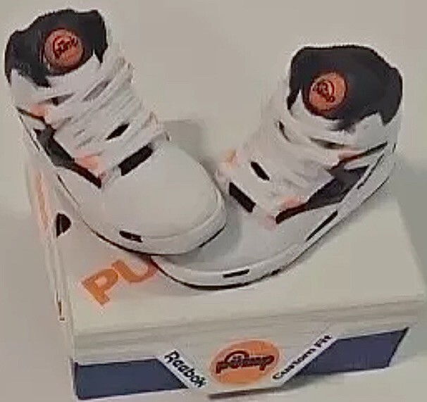 Zuru Mini Brands Sneakers Edition *Select Your Shoe* *Hunt Down Your Hat*