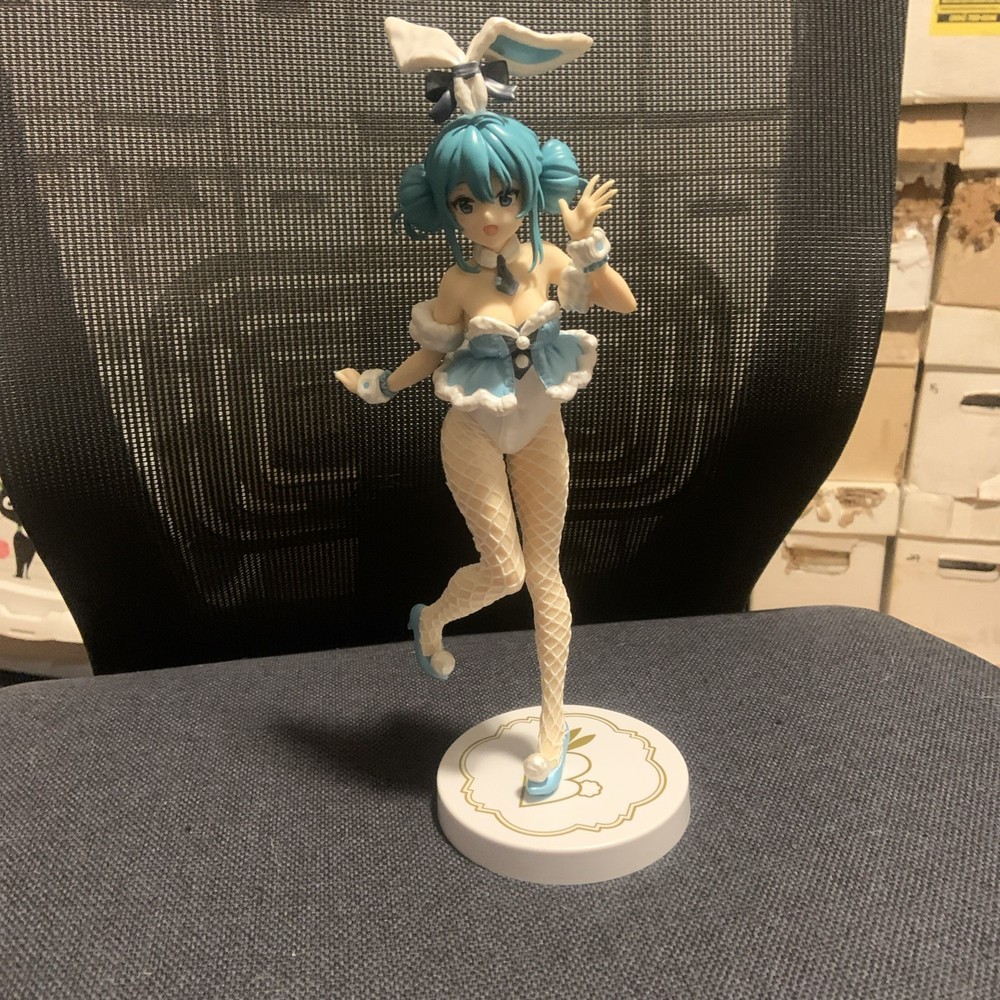 FuRyu BiCute Bunnies Hatsune Miku Bunny Girl White Fishnets 11' Figure W/ Stand