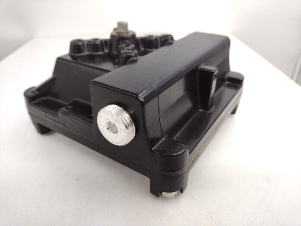 Westlock 2007SFC2B2M0400 Valve Position Monitor Switch with Adapter Bracket