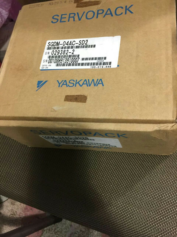 1PC New Yaskawa SGDM-04AC-SD2 Servo Drive In Box