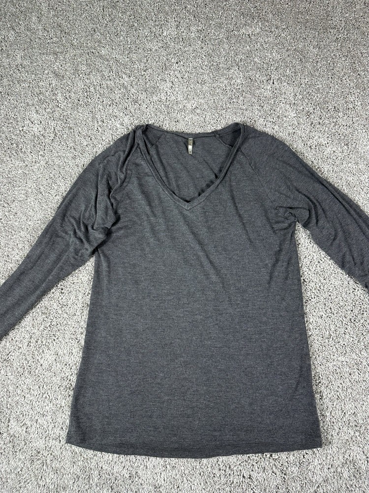 BKE Gray V-neck Top with open back long sleeve shirt women’s Size Small