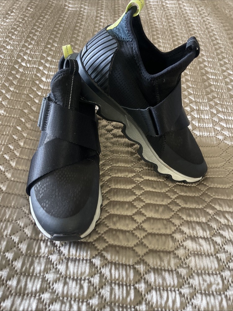 Sorel Kinetic women’s 7.5 Impact slip on athletic shoes in black.  great cond.