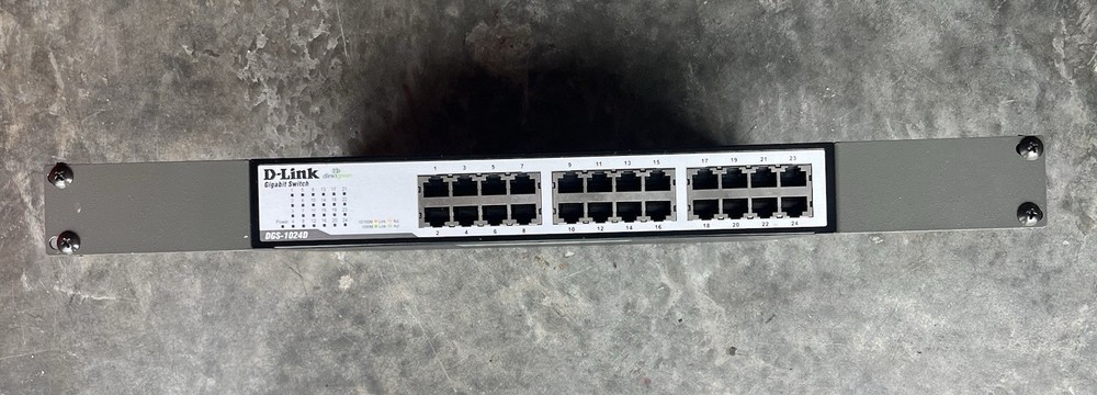 D-Link DGS-1024D 24 Port Unmanaged 100 / 1000 Gigabit Ethernet Switch