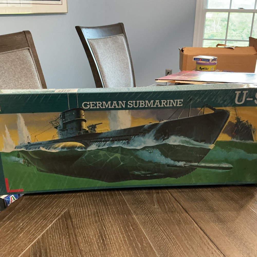 Revell U-99 GERMAN SUBMARINE 1:125 1940s WWII Sub, 1:125 Model Kit #05054