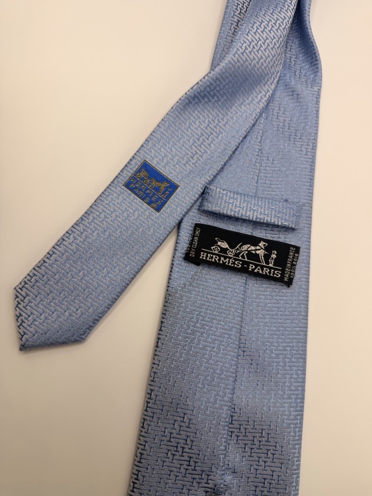 HERMÈS Men's Silk Tie - Blue Classic Pattern