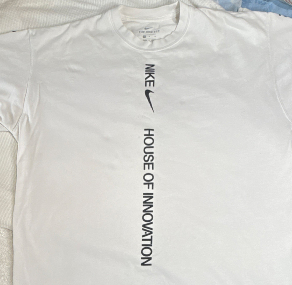 Nike The Nike Tee Men's White Graphic Logo T-Shirt Size M Short Sleeve Crew
