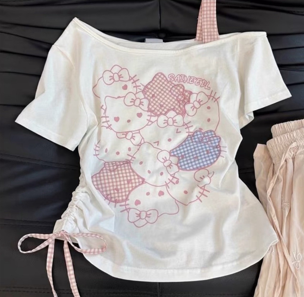 Sanrio Hello Kitty Women’s T-Shirt L White Graphic Print Boat Neck Short Sleeve