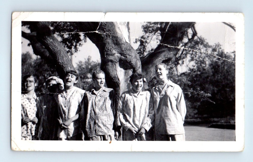 Old Vintage Photo TEENS YELLING SINGING UNDER TREE ANTIQUE SNAPSHOT PICTURE