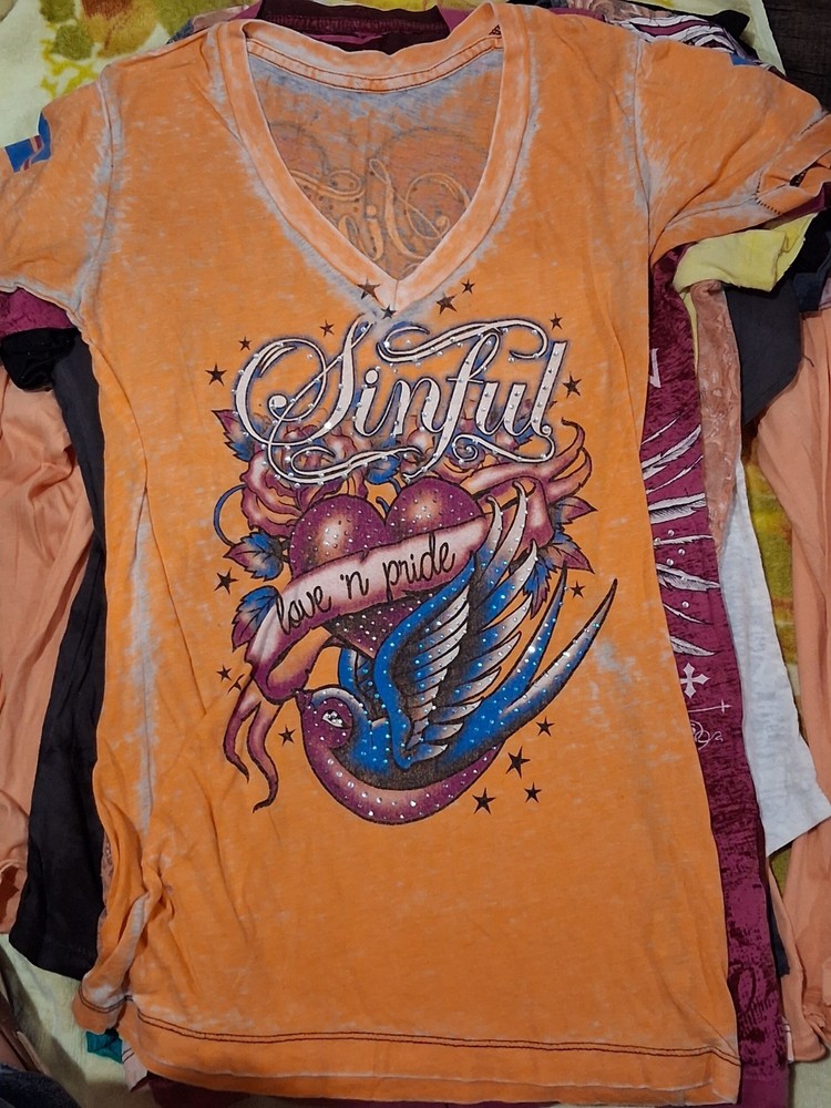 Sinful Orange Rhinestone Graphic Angel Heart V-Neck Short Sleeve T-Shirt L