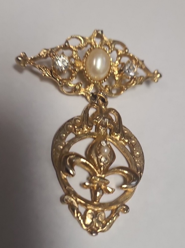 Vintage Richelieu Brooch Pin Goldtone Faux Pearls Rhinestones Signed