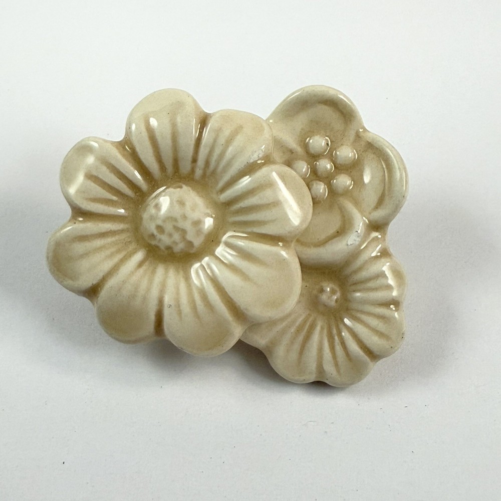 Vintage Ceramic Glazed Daisy Dogwood Flower Brooch