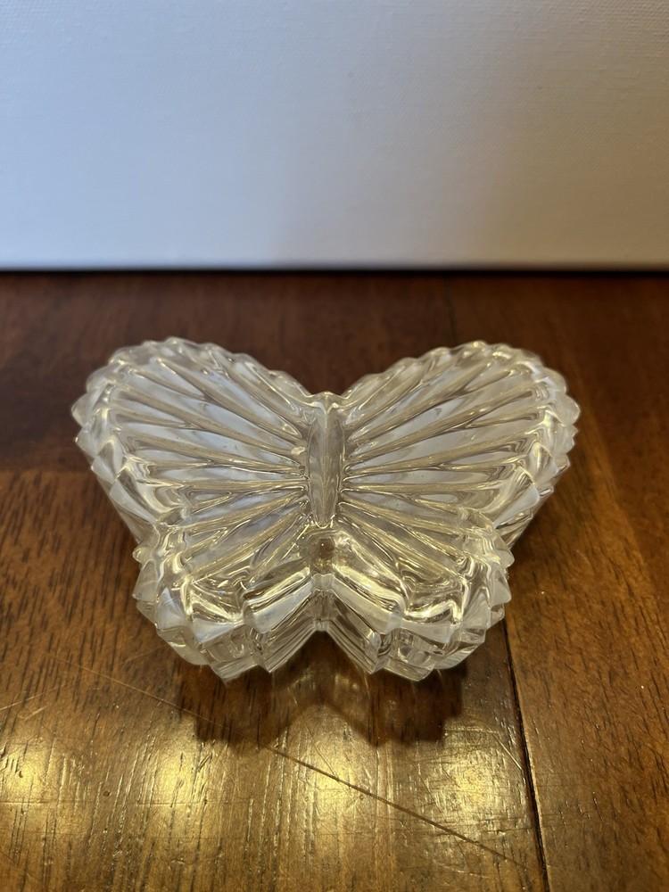 Vintage Glass Butterfly Trinket Dish Jewelry Holder Box w/Lid Beautiful Design