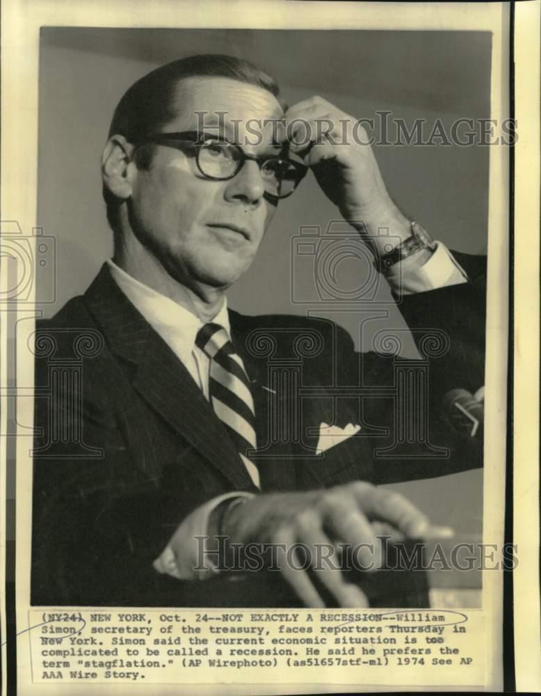1974 Press Photo Treasury Secretary William Simon faces reporters in New York