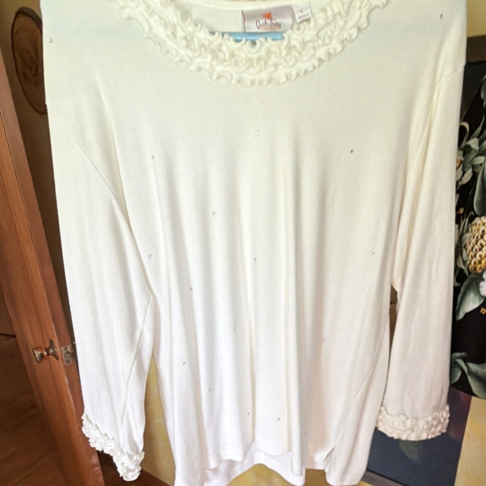Quacker Factory Women's L White Long Sleeve Round Neck Ruffle Top