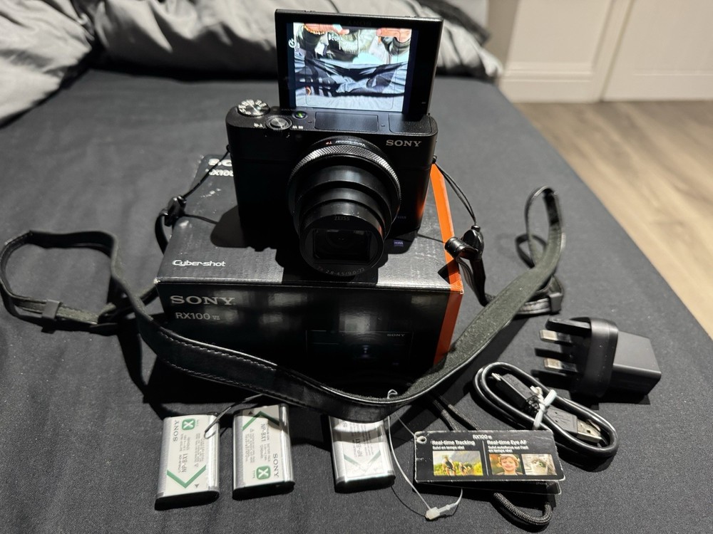 Sony Cyber-shot DSC-RX100 VII (Mark 7) Compact Digital Camera 20.1MP, 8x Zoom