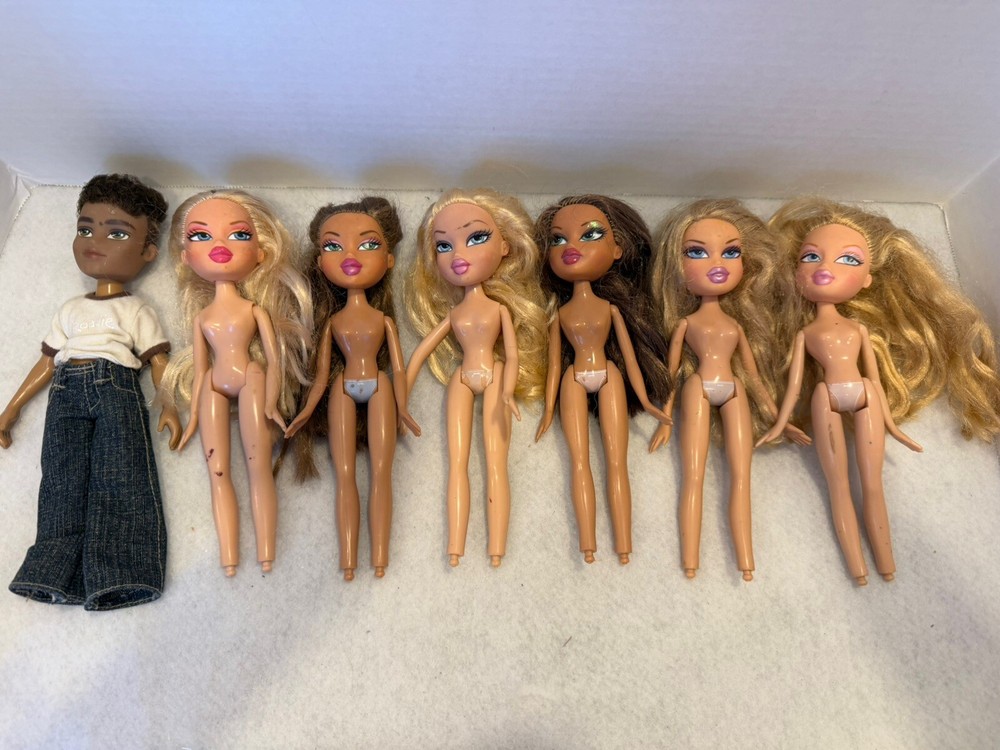 Bratz Doll Lot Of 7, No Feet, Some Marks, See Pictures