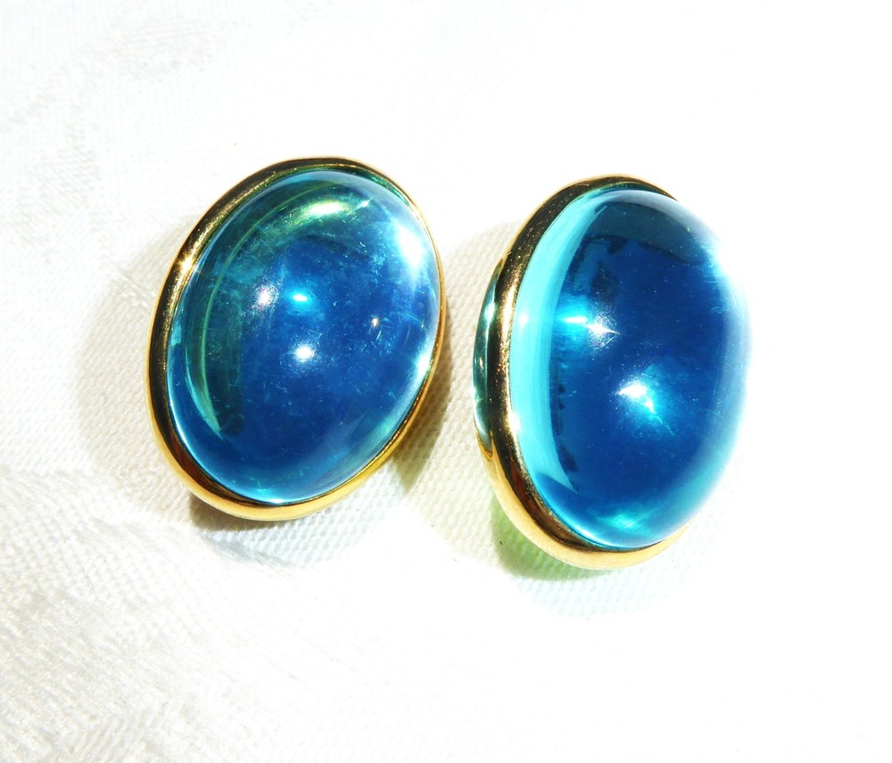 GORGEOUS Large Gold Tone BLUE CABOCHON EARRINGS CLIP ON By TRIFARI