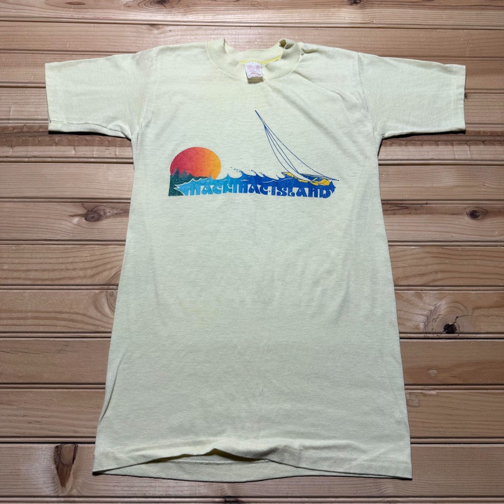 Vintage 70s Mackinac Island Beach Sailboat Sunset Souvenir T-Shirt Youth - Small