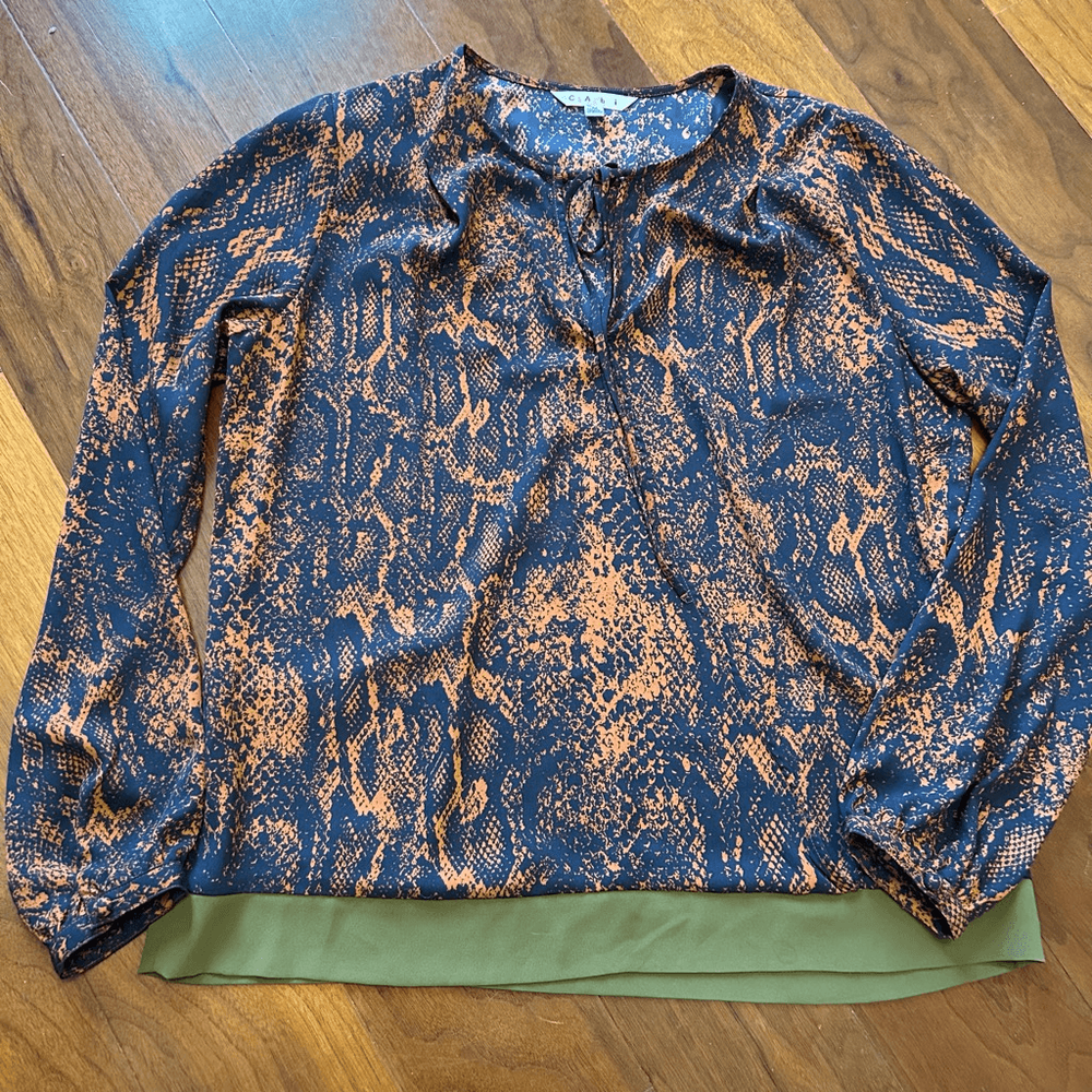 Cabi women’s python print border wrap blouse size: medium style 101