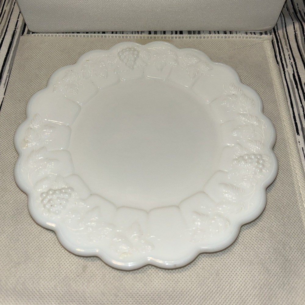 Vintage Westmoreland Decorative Grape Design Milk Glass Plate