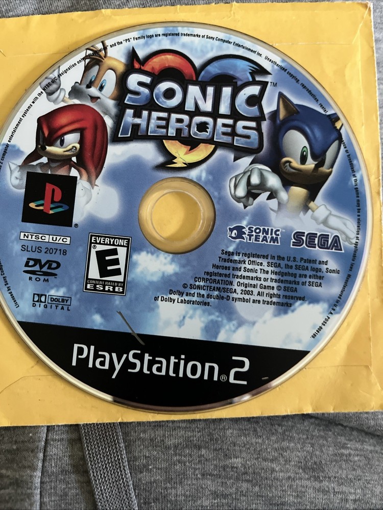 Sony PlayStation 2 Sonic Heroes Video Game Very Light Scratches Disc Only