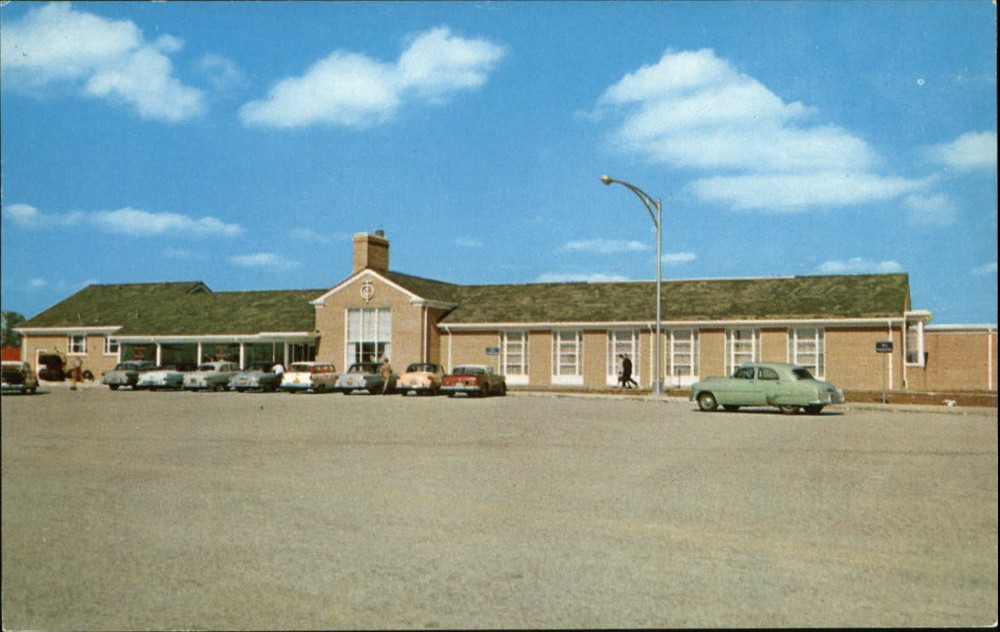 Ohio Turnpike Service Plaza 1950s cars unused vintage postcard