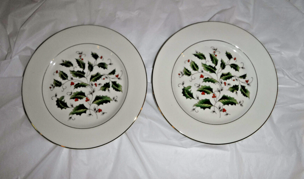 Set of  2 Royal Limited Holly Holiday Christmas Accent Salad Plates 7 1/2