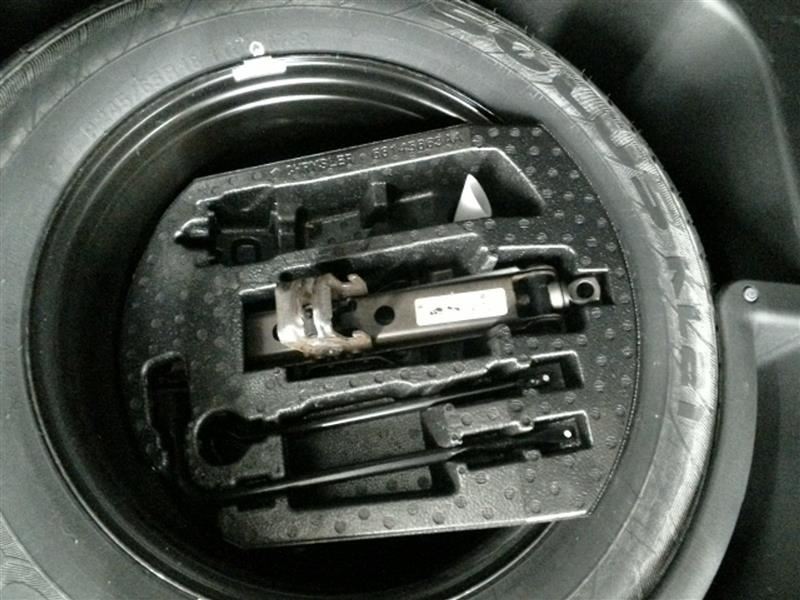 GRANDCHER 2014 Jack 104543764 NO FOAM TRAY NO SPARE TIRE