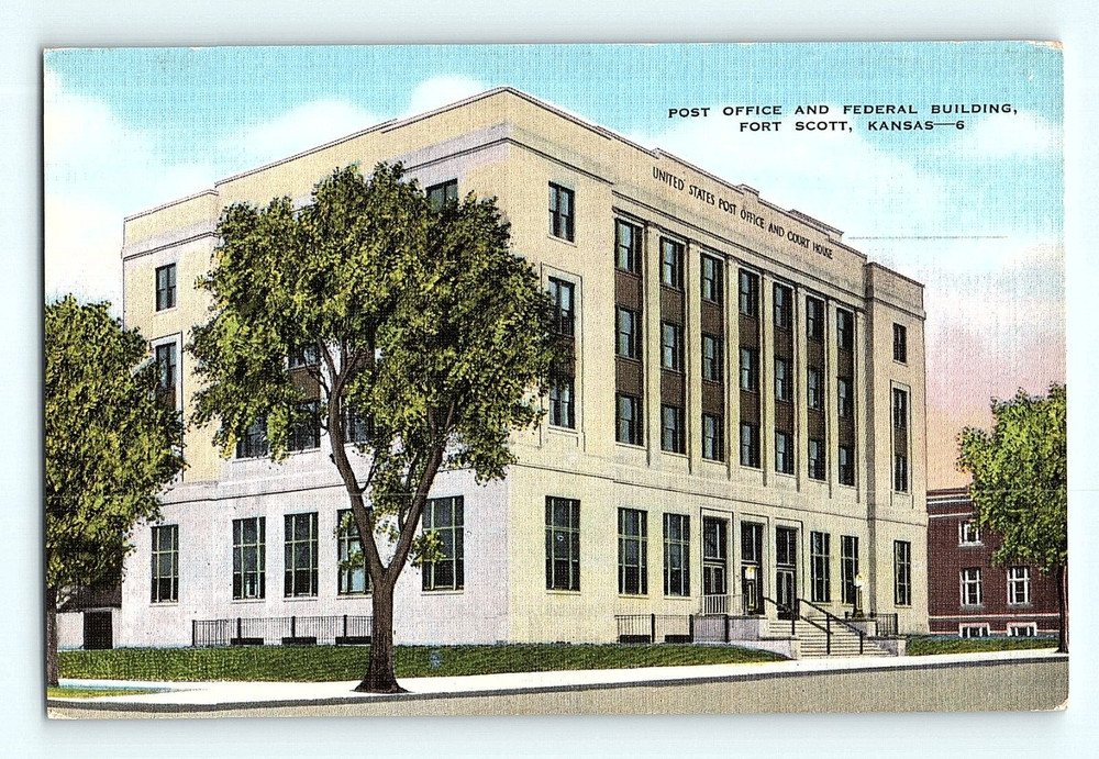 Post Office and Federal Building Fort Scott Kansas Street View Postcard G3