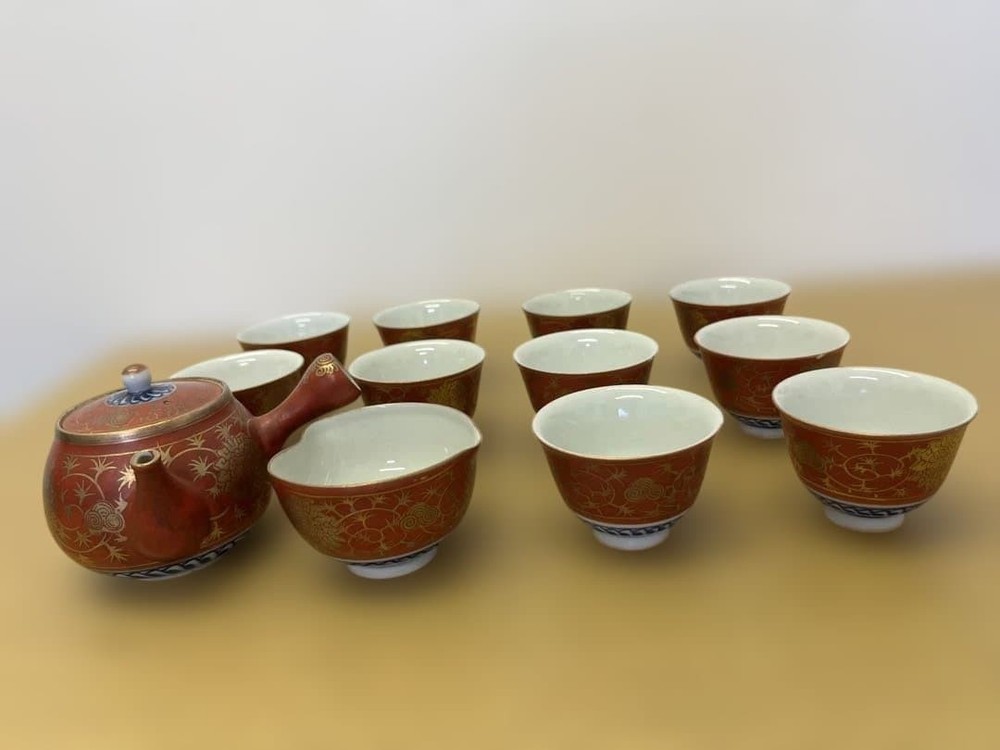 Kyoto Kutani Ware Tea Set Red Teapot Gold Flower Pattern, 10 Tea Cups