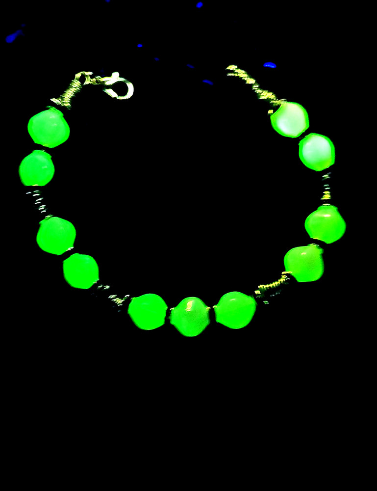Uranium Glass Bead Tuxedo Coiled Wire Bangle With Clasp Bracelet Silver Accents