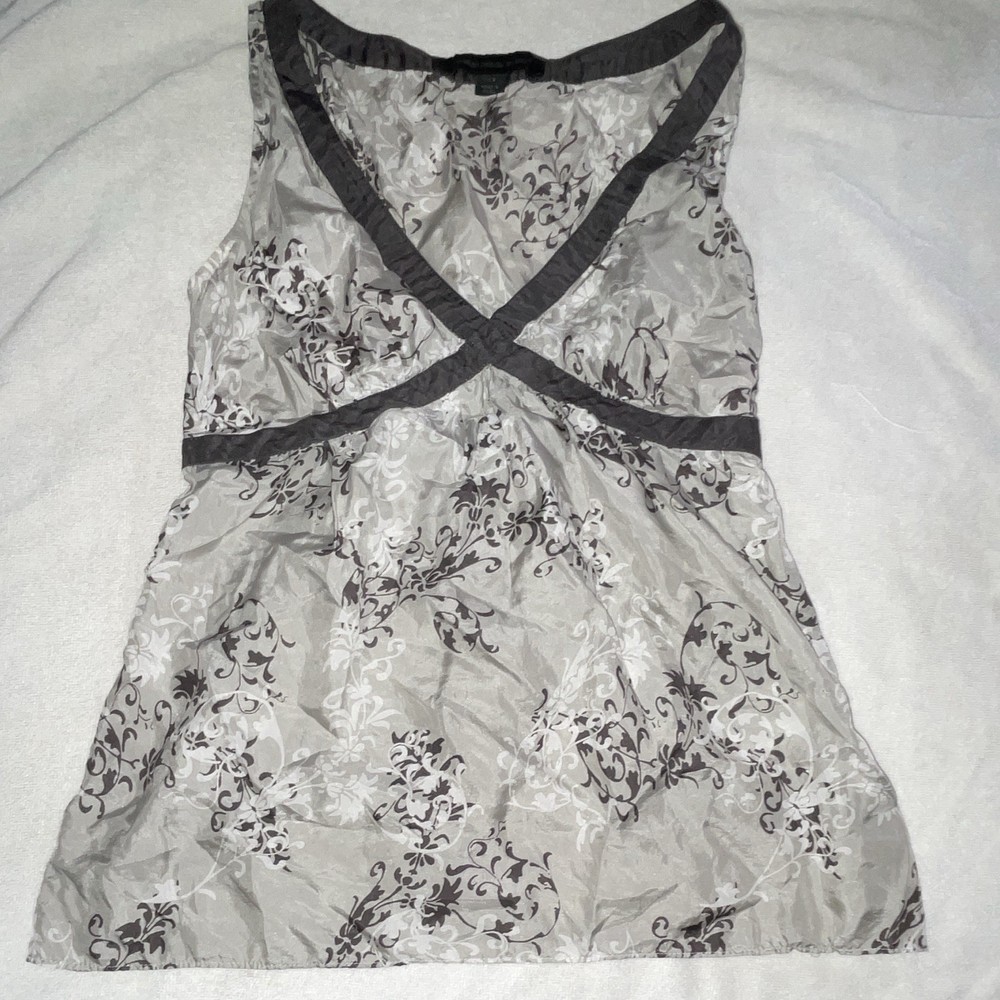 Express Design Studio XS Gray/White Floral V-Neck Sleeveless Tank