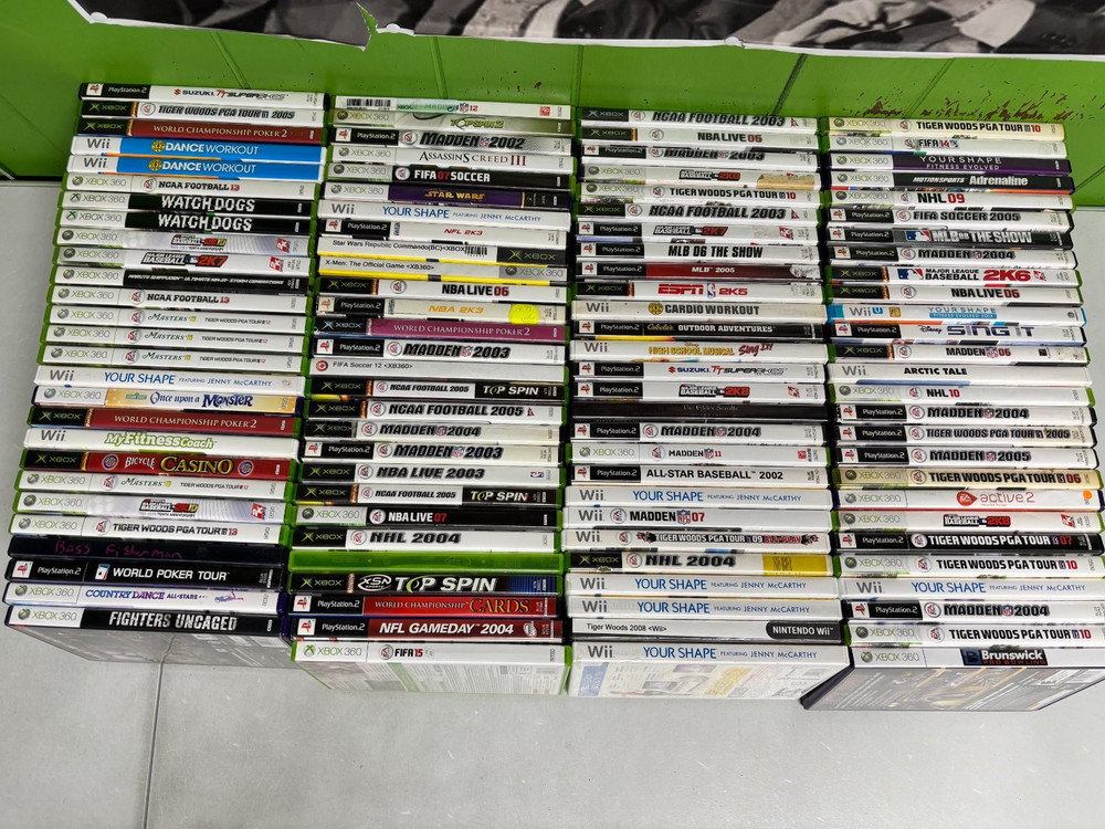 Lot of about 100 Nintendo Wii XBOX 360 PS2 playstation 2 video game NMVGM1