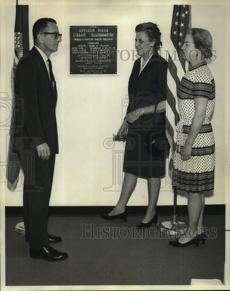 1968 Press Photo Maurice D. Walsh, company at new Jefferson Parish Library HQ
