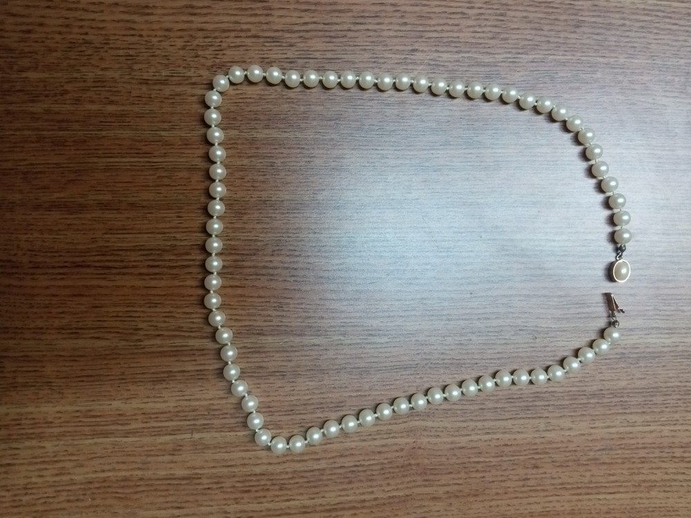 Vintage White Acrylic Faux Pearl Matte Round Beaded Longer Necklace 26 inches