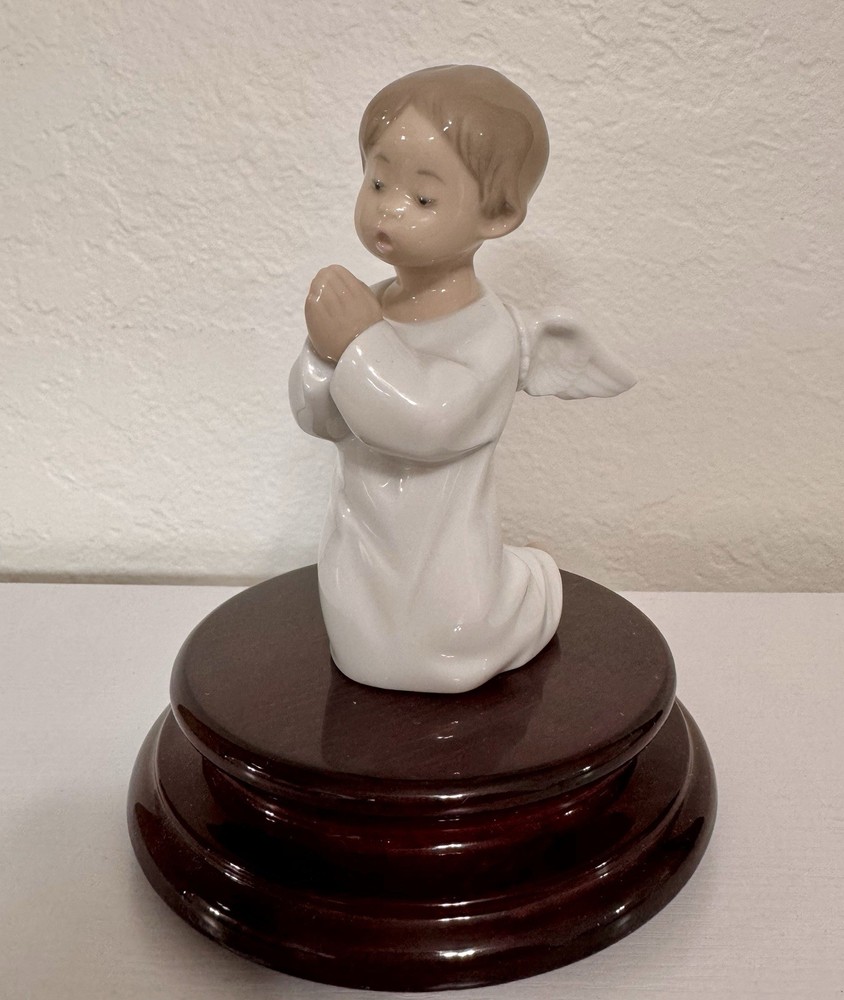 Lladro Angel Praying Figurine with Decorative Base