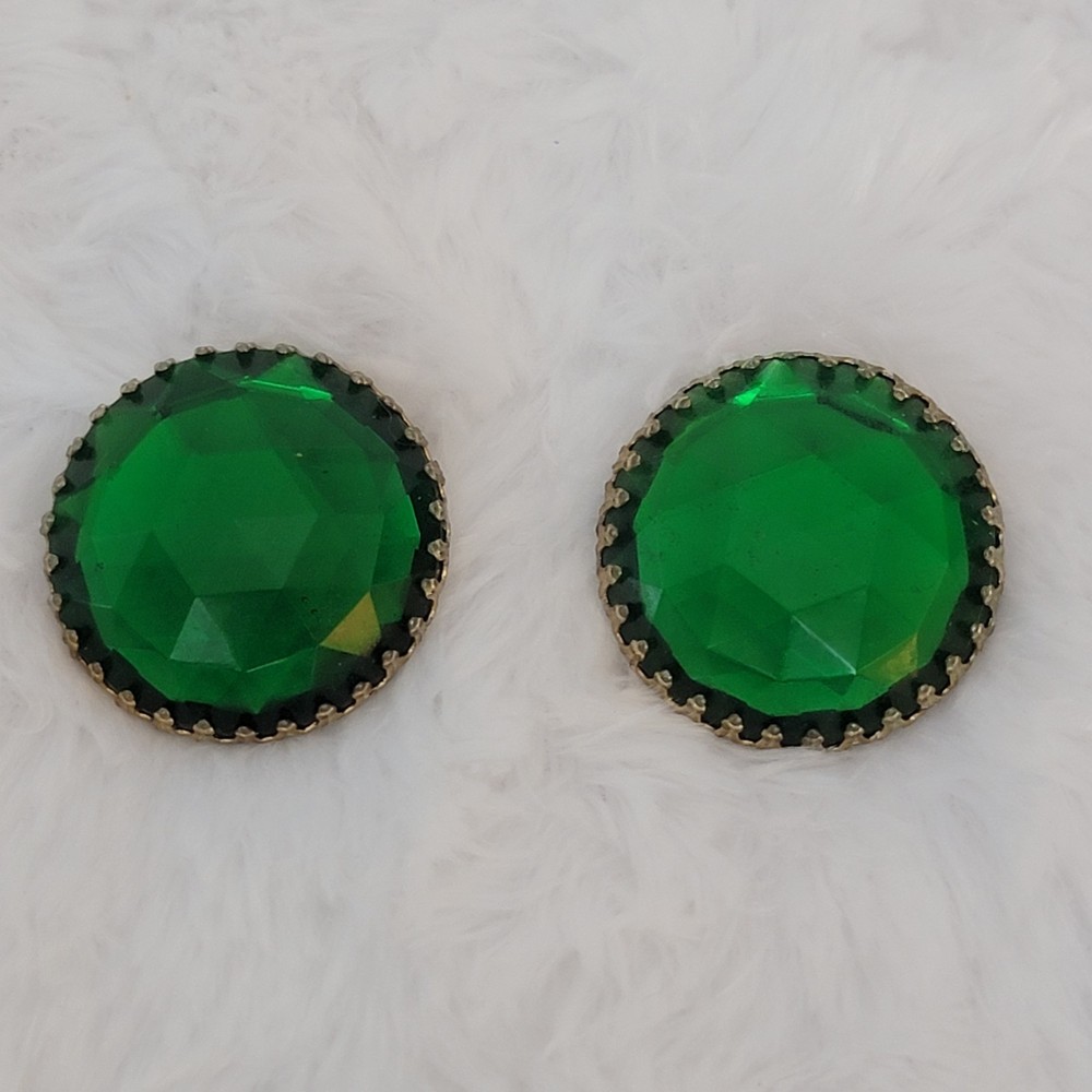 Vintage Glass Cabochon Clip Earrings Green Gripoix Gold Tone Button Style