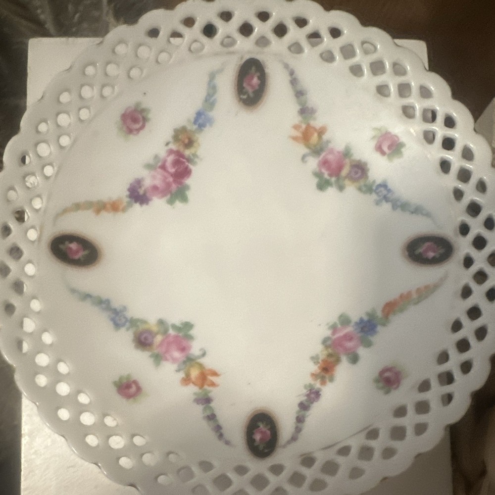 White Porcelain Round Pierced Openwork Rim Floral Decorative Plate, Printed