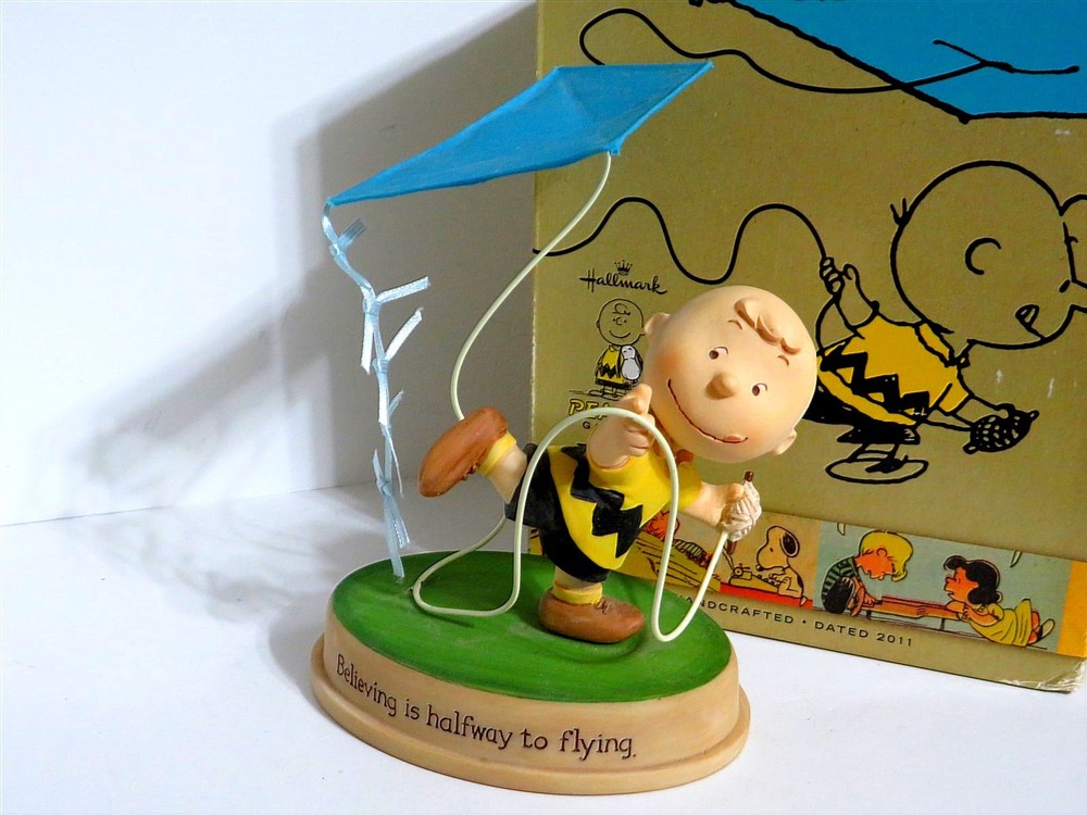 Snoopy Peanuts Charlie Brown Hallmark Gallery Figure Figurine 2011
