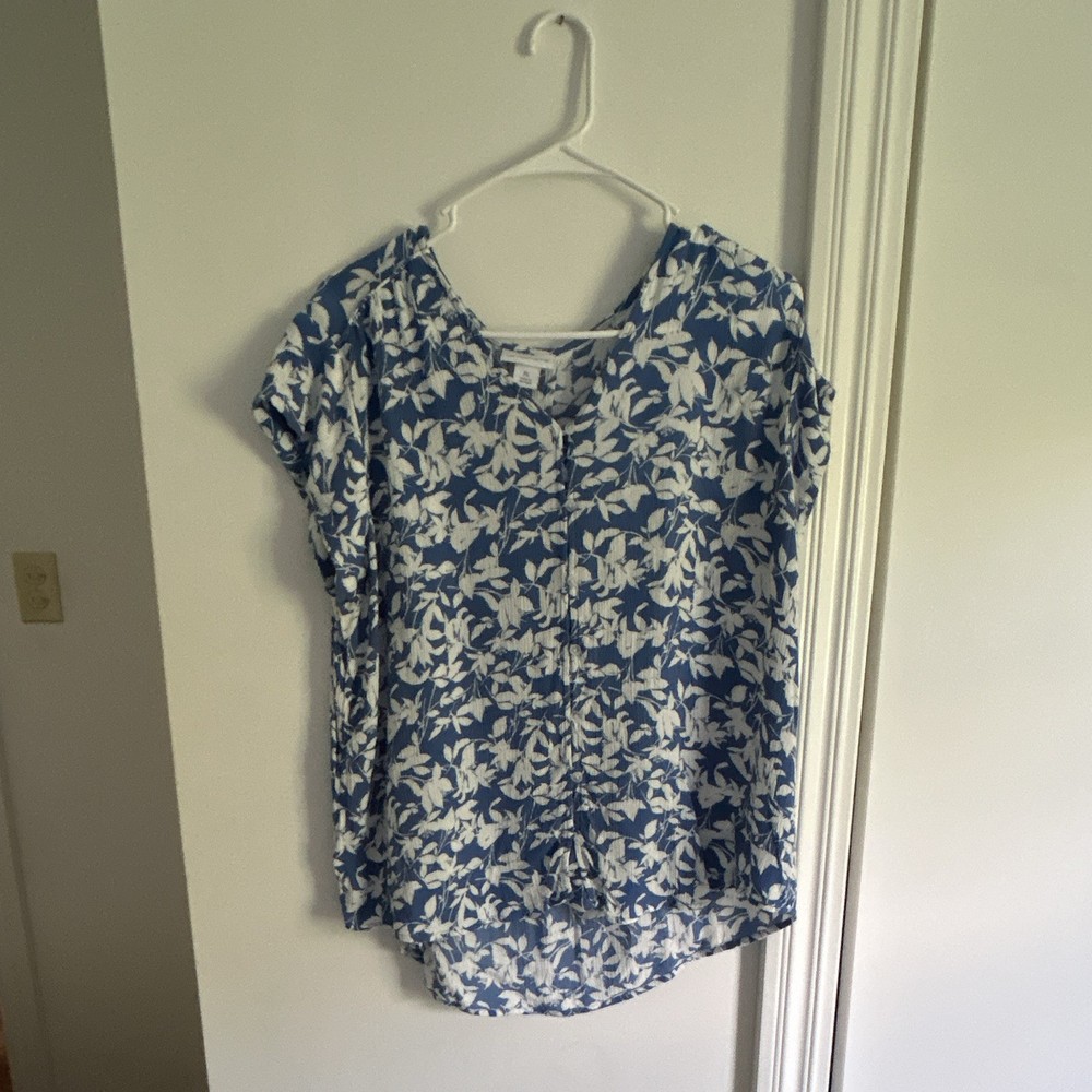 Liz Claiborne XL Floral Short Sleeve Round Neck Button Blouse Blue White