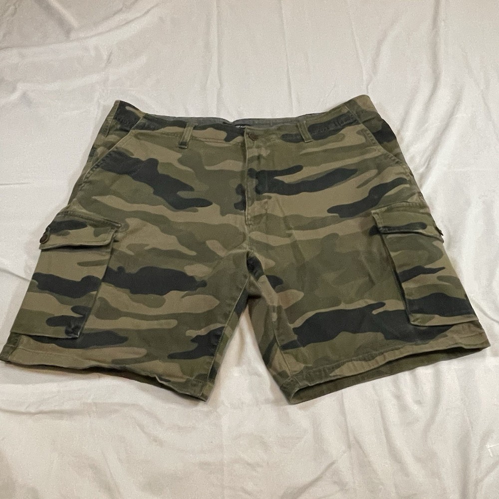 Lucky Brand Camo Cargo Shorts  Men’s Size 40