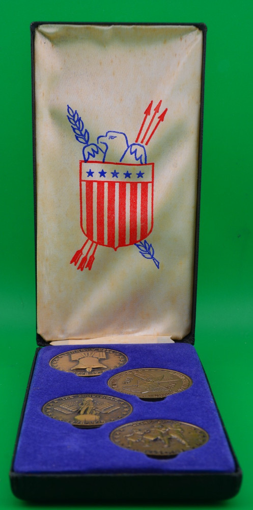US Bicentennial Commemorative Coin Set 1776-1976 In Case Spirit of '76/Minutemen
