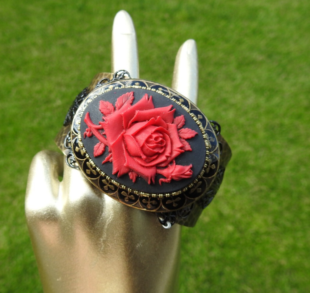 Vintage Sweet Romance Cuff Bracelet With A Rose Floral   7