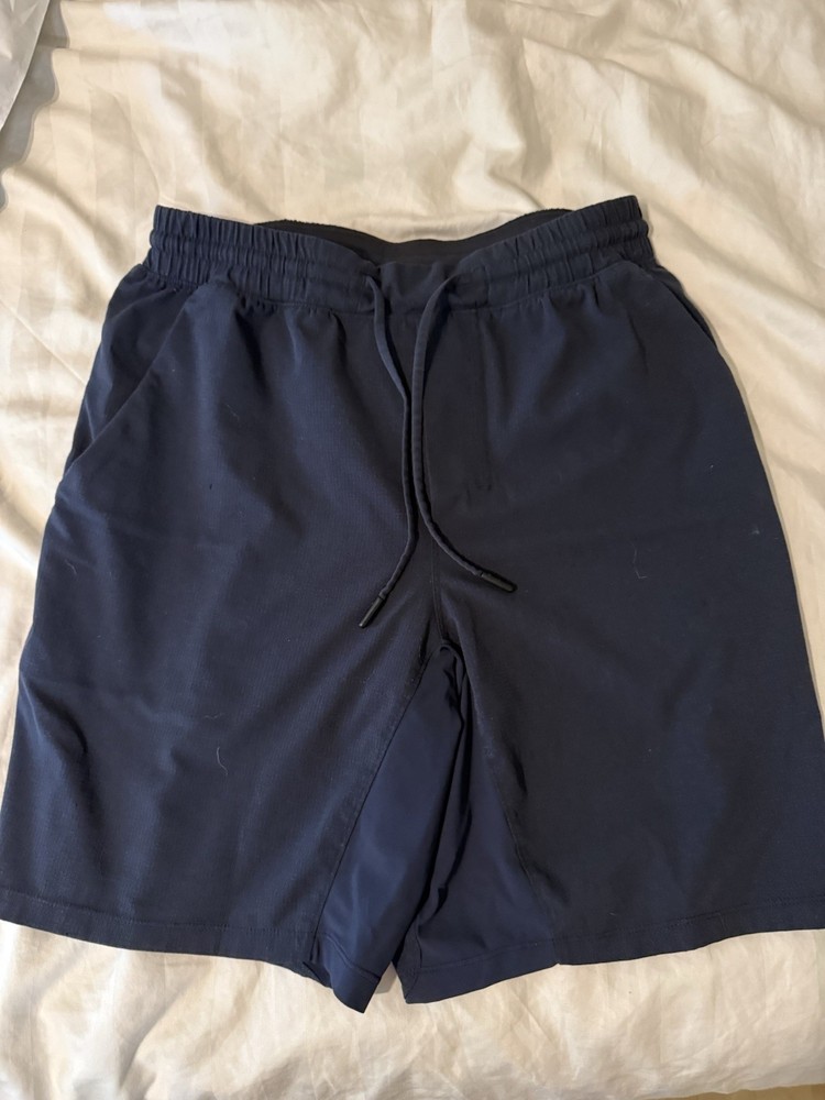 Lululemon Men’s Médium Navy Blue Shorts