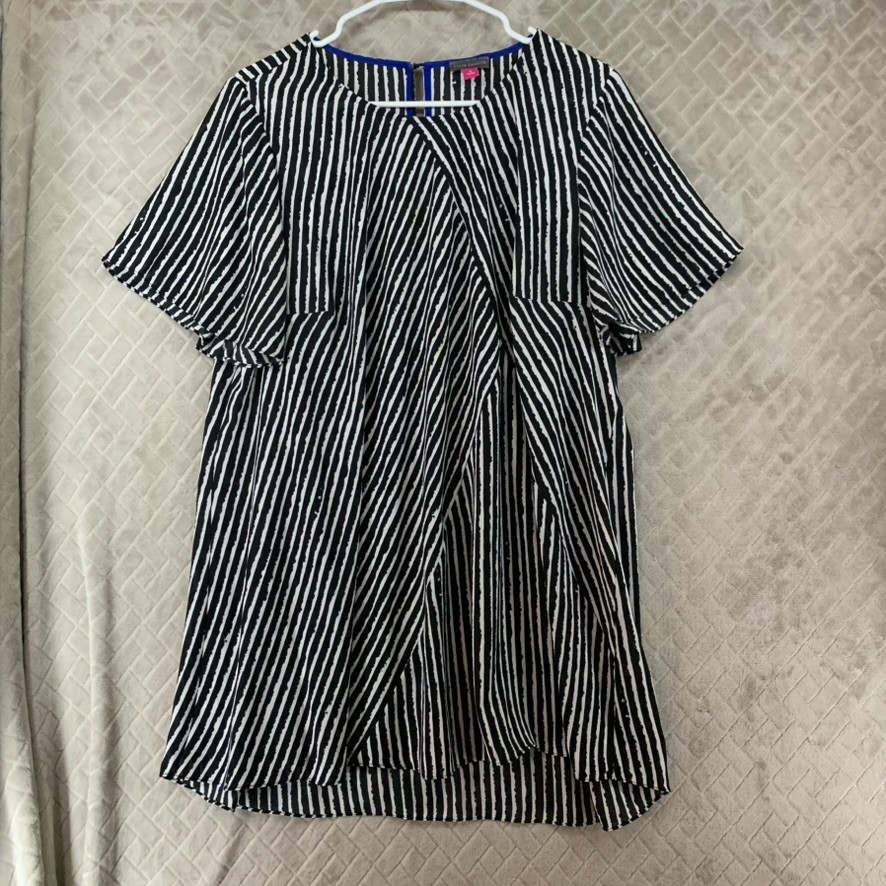 Vince Camuto Tunic Top Womens 1X Black White Striped Short Sleeve Flowy Relaxed